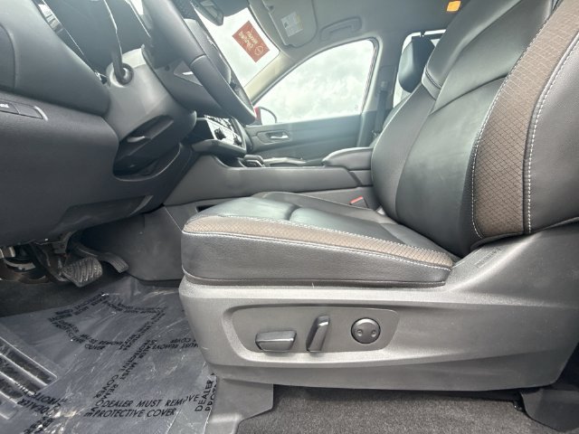 Used 2024 Red Nissan SL image 12
