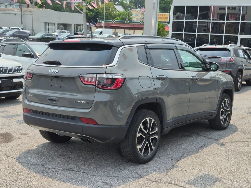 Used 2022 Gray Jeep Limited image 6