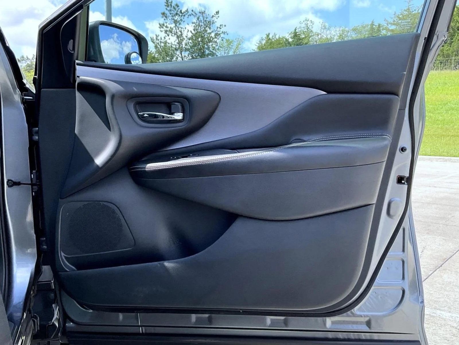 Used 2020 Gray Nissan SV image 17