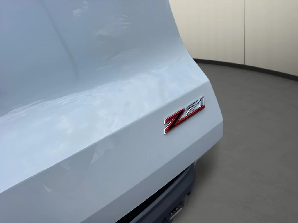 New 2026 Polar White Tricoat Chevrolet Z71 image 38