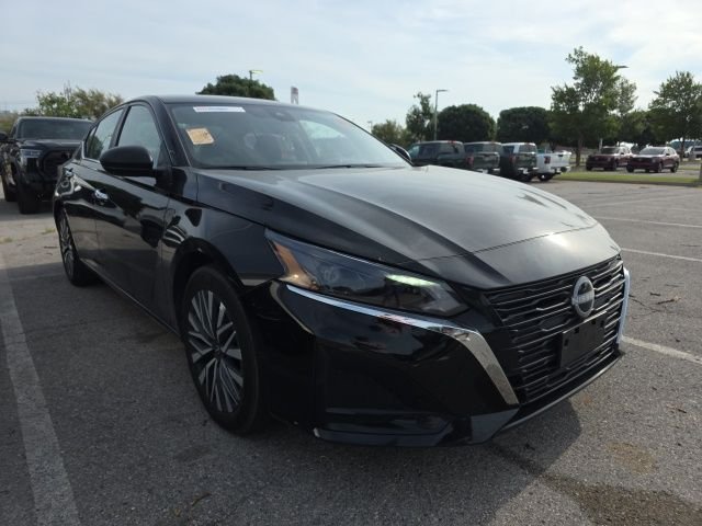 Used 2025 Black Nissan 2.5 SV image 1