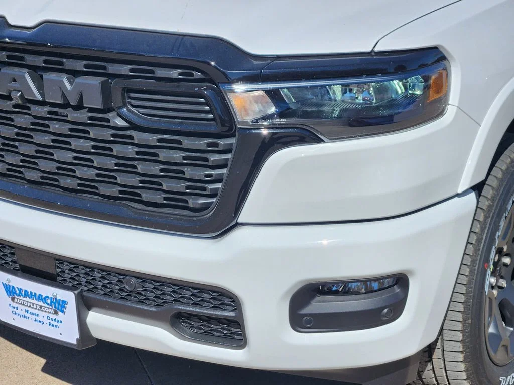 New 2026 Bright White Clear-Coat Exterior Paint RAM Big Horn/Lone Star image 5