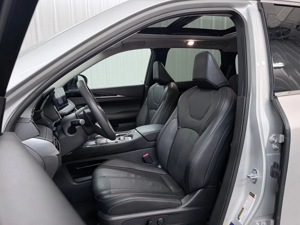 Used 2023 Silver INFINITI PURE image 13