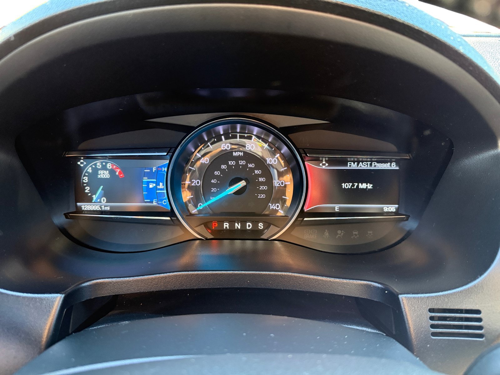 Used 2019 White Platinum Clearcoat Metallic Ford XLT image 11