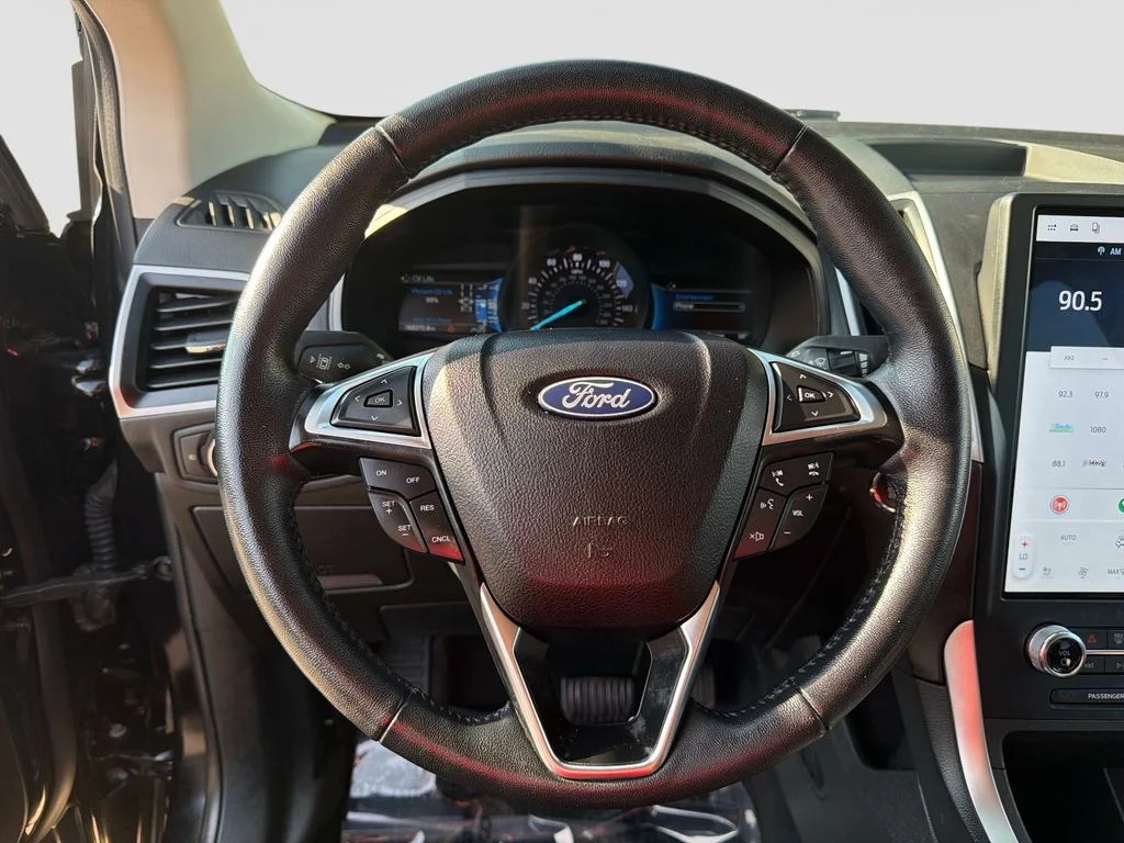 Used 2024 Agate Black Metallic Ford SEL image 31