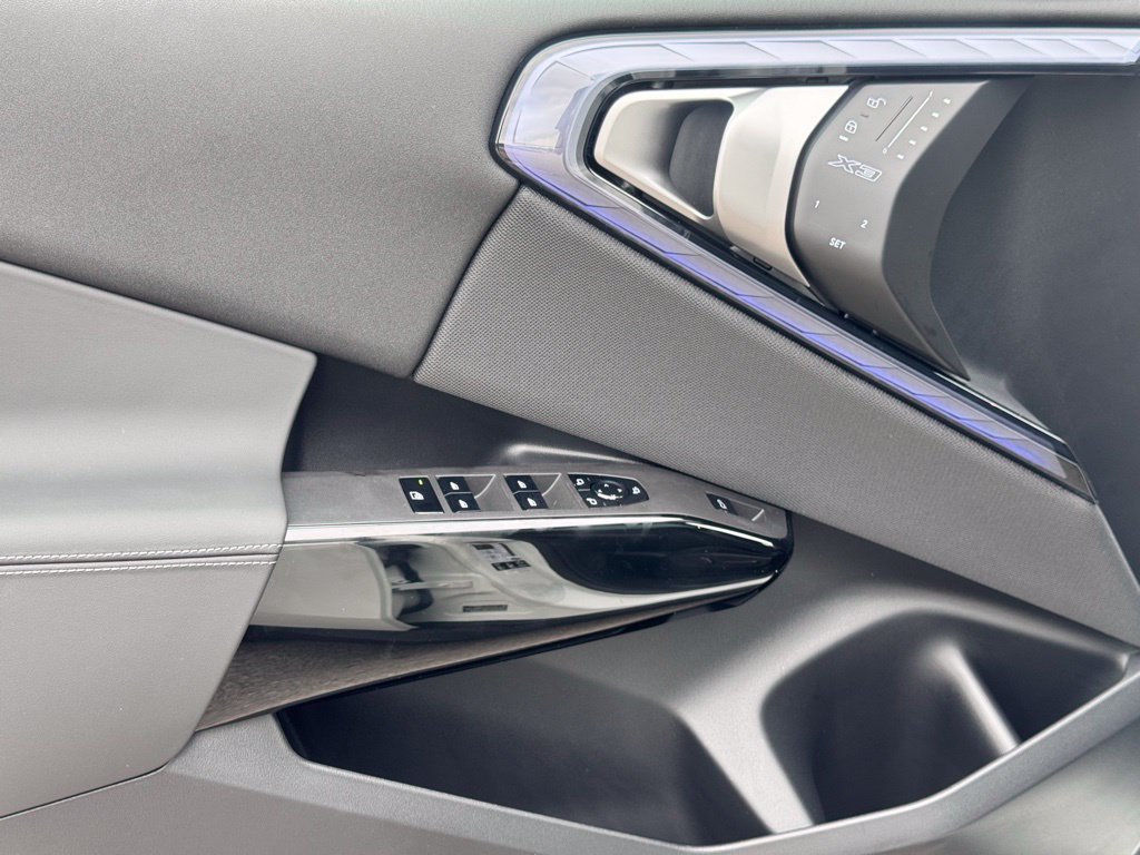 New 2026 Alpine White BMW 30 xDrive image 15