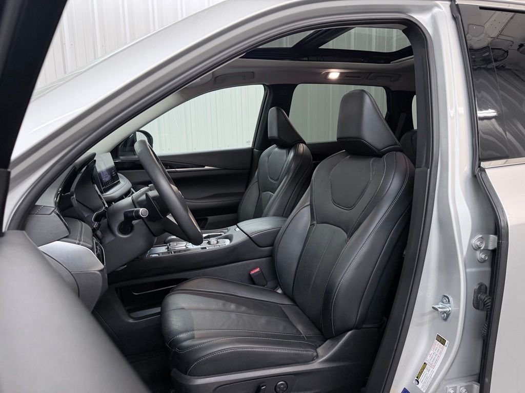 Used 2023 Silver INFINITI PURE image 13