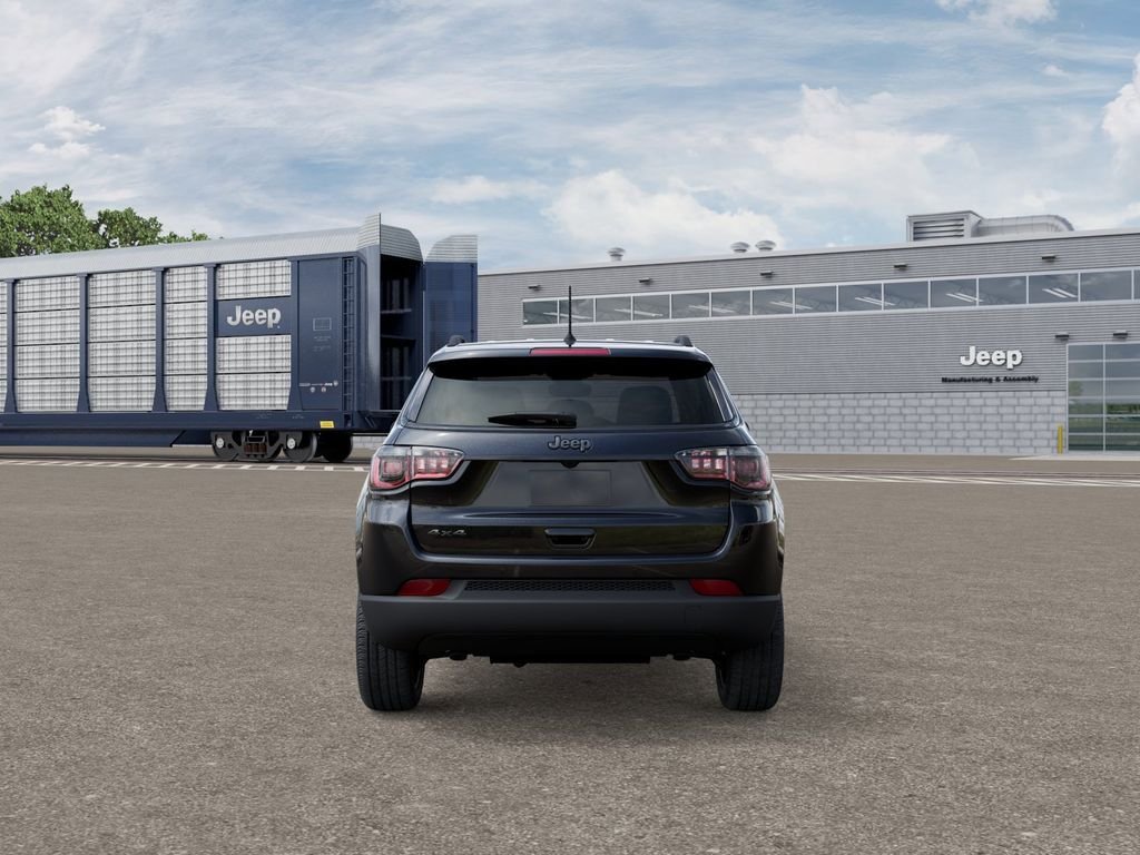 New 2026 Diamond Black Crystal Pearl-Coat Exterior Paint Jeep Limited image 7