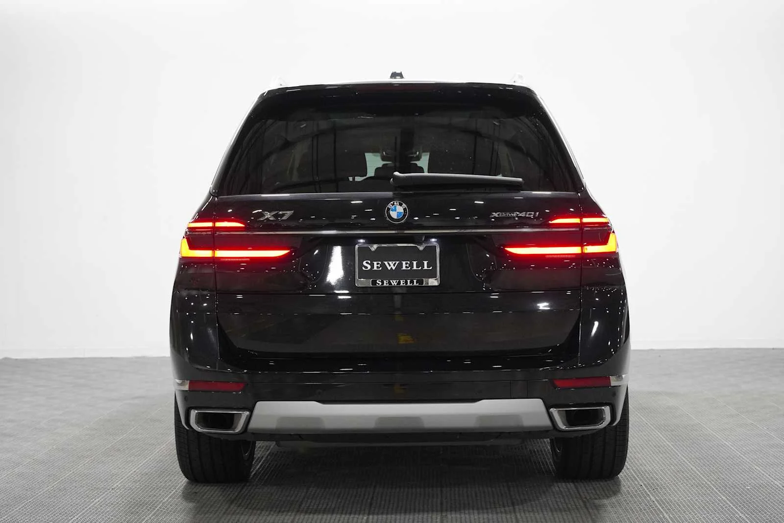Certified Used 2026 Black Sapphire Metallic BMW xDrive40i image 5
