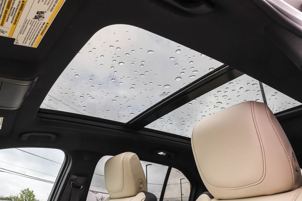 Used 2023 White Cadillac Sport image 9