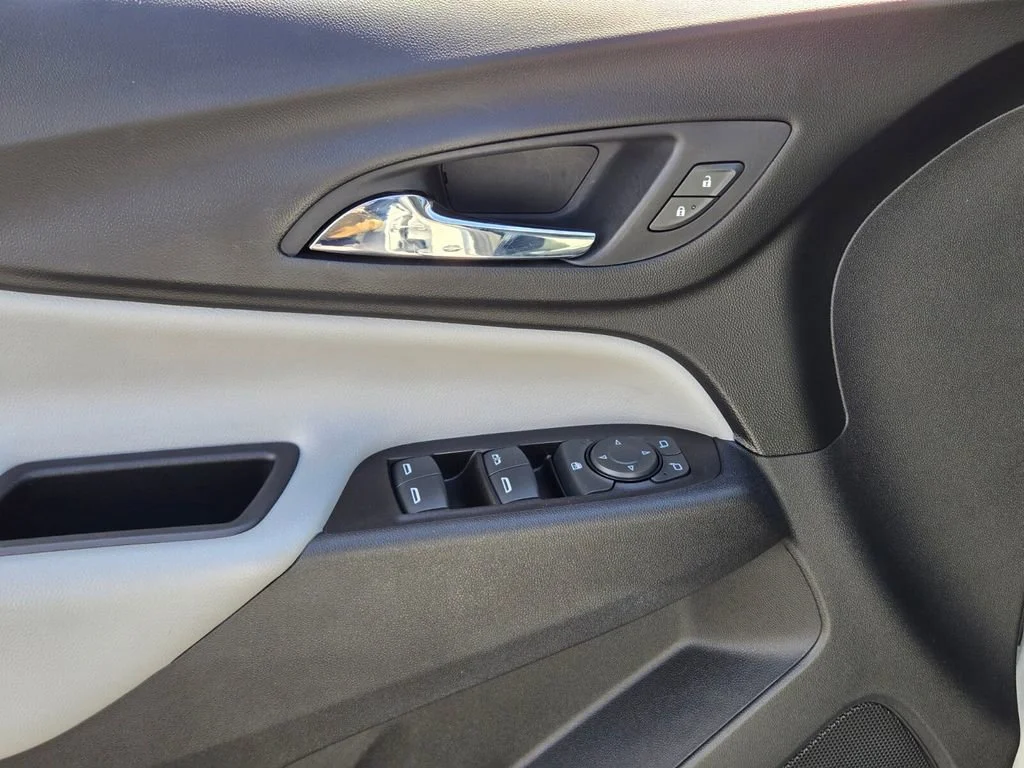 Used 2020 SUMMIT WHITE Chevrolet LT image 16