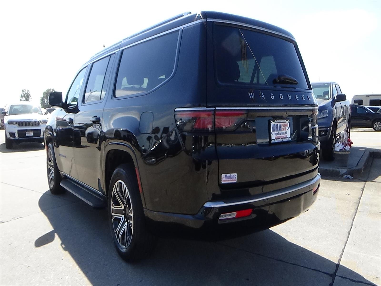 Used 2025 Diamond Black Crystal Pearl Coat (pxj) Jeep Base image 9