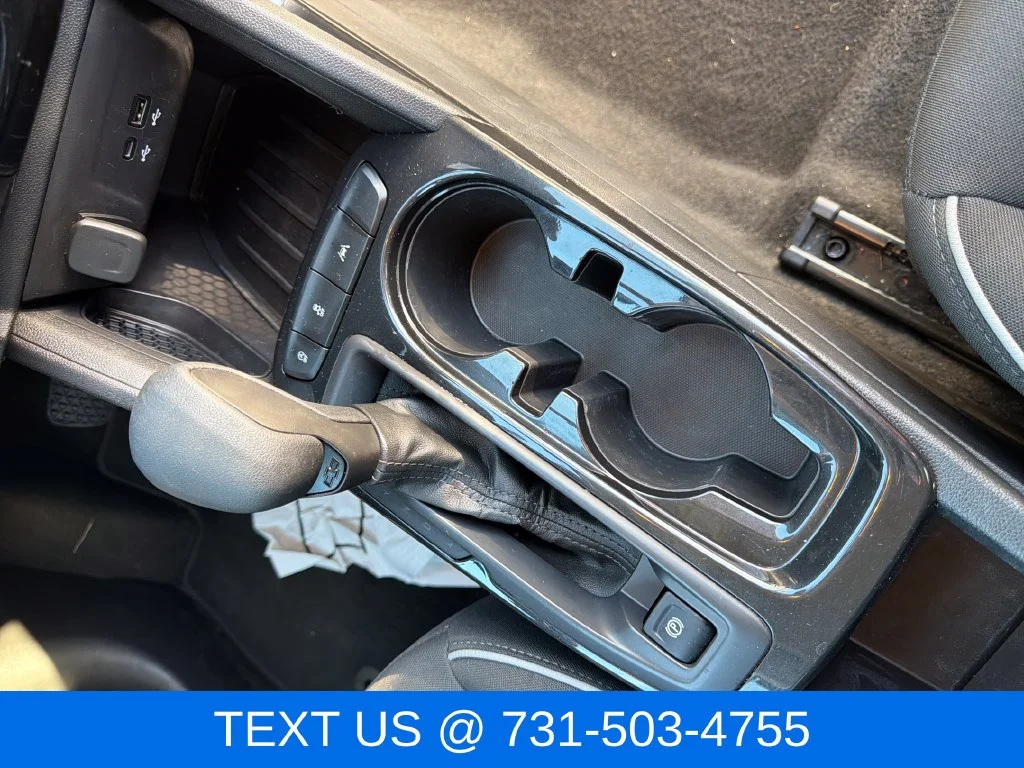 Used 2025 White Chevrolet LT image 25