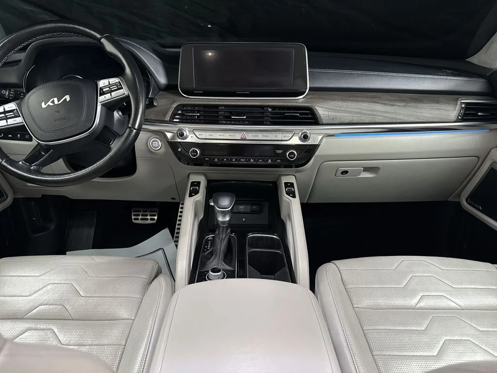 Used 2022 Grey Kia SX image 21