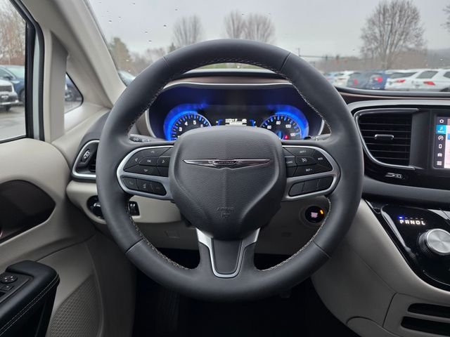 Used 2023 Silver Mist Clearcoat Chrysler LX image 24