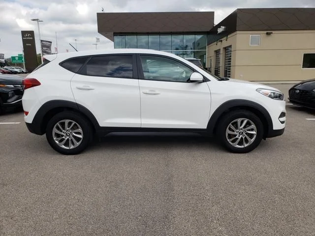 Used 2018 White Hyundai SE image 4