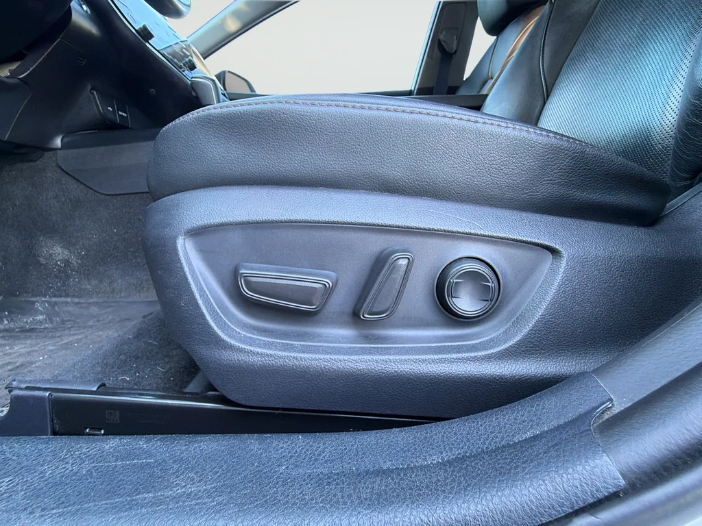 Used 2020 Beige Toyota XLE image 18