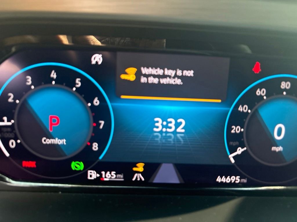Used 2024 Gray Volkswagen 2.0T SE w/Technology image 8