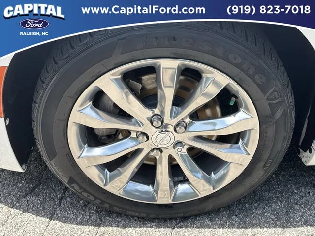 Used 2018 White Chrysler Limited image 13