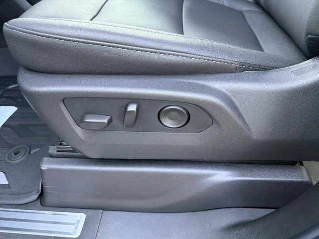 New 2026 Onyx Black GMC Elevation image 20
