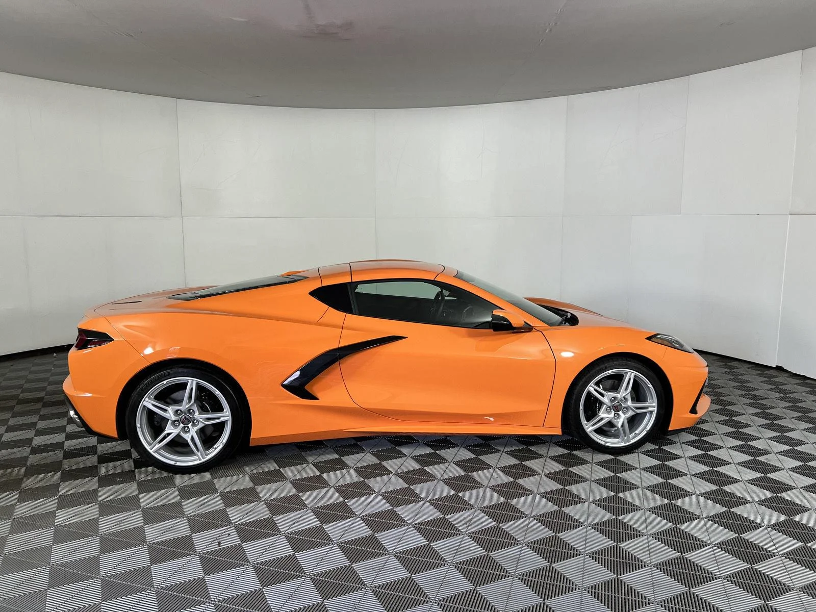 Used 2024 Amplify Orange Tintcoat Chevrolet 1LT image 18