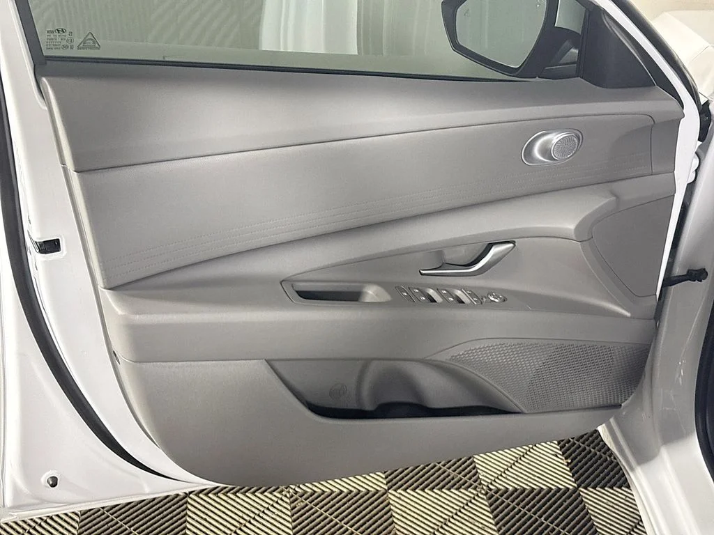 Used 2025 White Hyundai Blue image 10