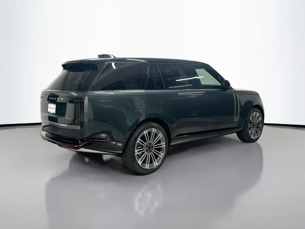 New 2026 Belgravia Green Metallic Land Rover SE image 9