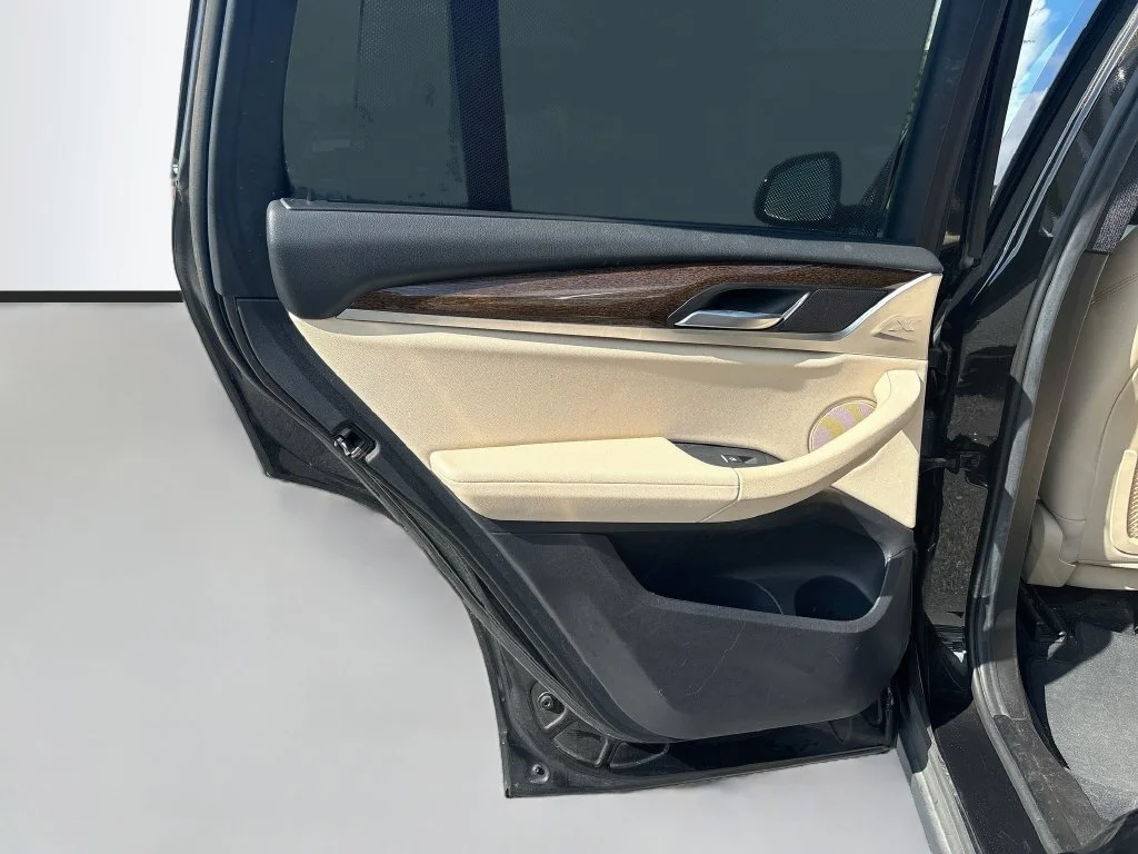 Used 2019 Green BMW sDrive30i image 16