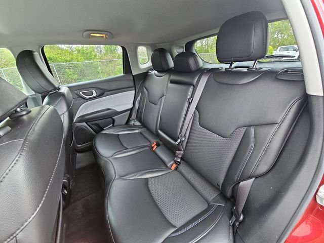 Used 2022 Red Jeep Latitude image 25