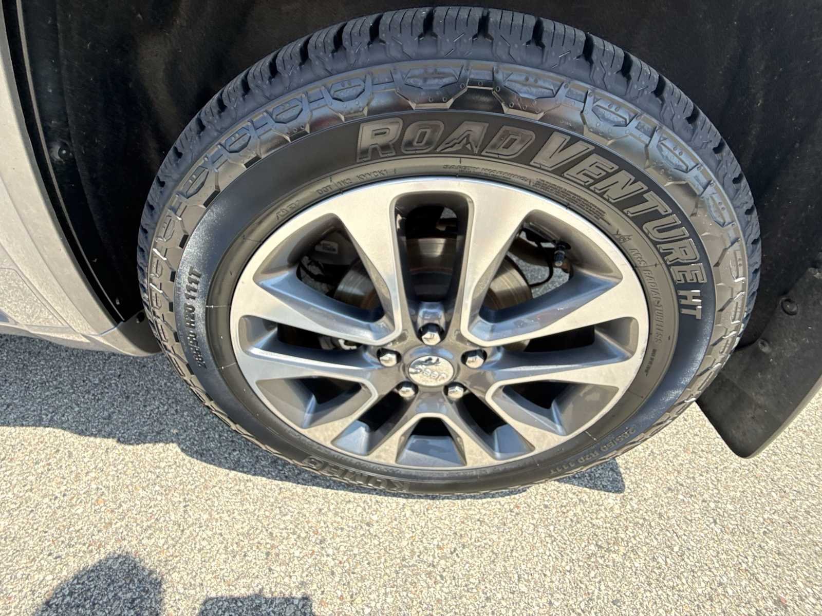 Used 2018 Silver Jeep Overland 4x4 image 33