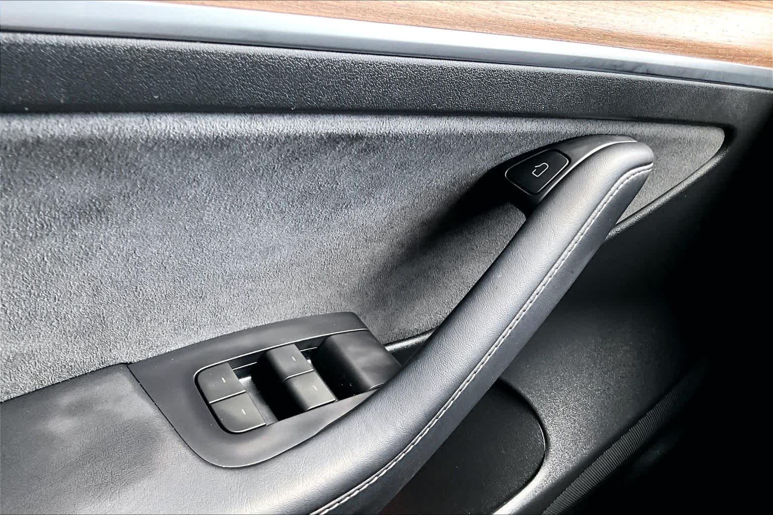Used 2023 SOLID BLACK Tesla  image 32