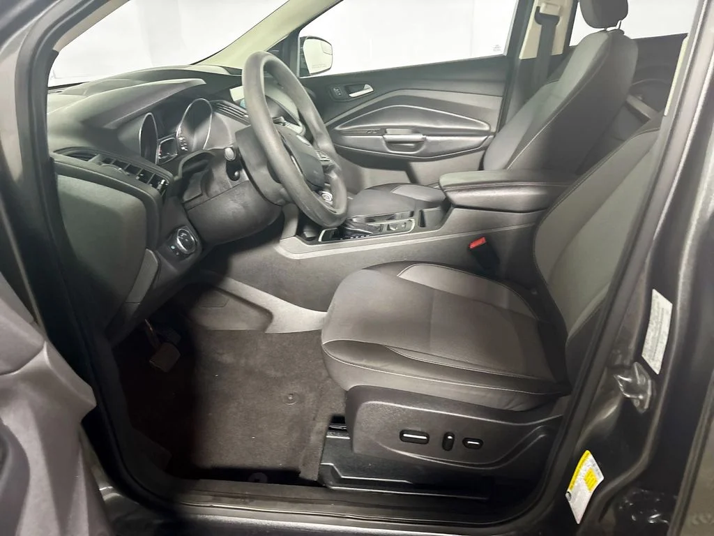 Used 2019 Gray Ford SE image 11