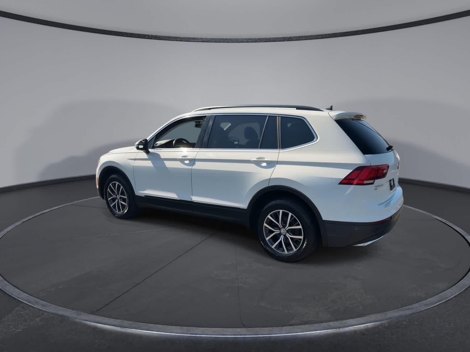 Used 2019 Pure White Volkswagen SE image 6