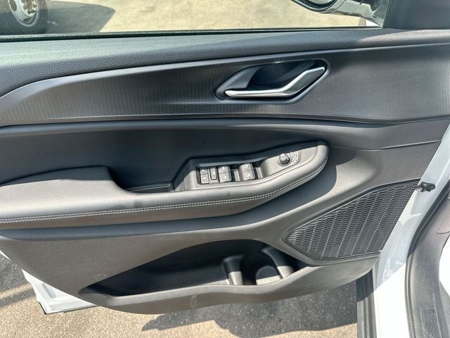 Used 2023 White Jeep Altitude image 15