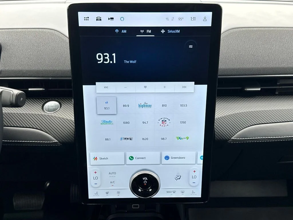 Used 2025 White Ford Select image 19