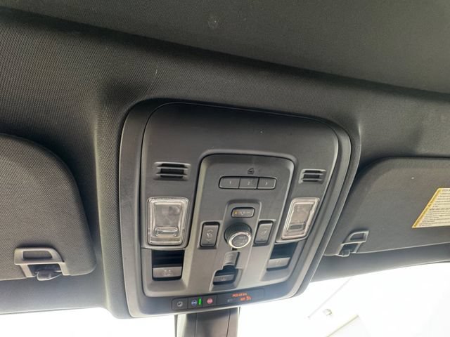 Used 2022 Iridescent Pearl Tricoat Chevrolet High Country image 25