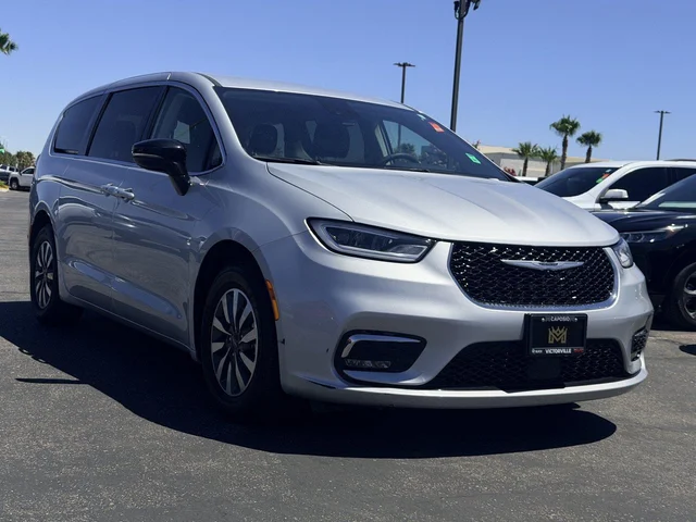 2024 Chrysler Pacifica Hybrid Select