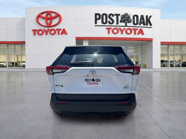2025 Toyota RAV4 LE - Photo 6