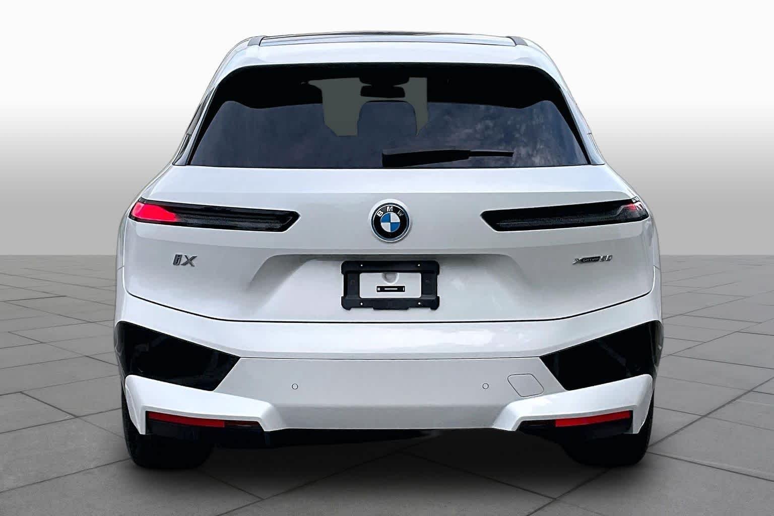 Certified Used 2024 Mineral White Metallic BMW xDrive50 image 4