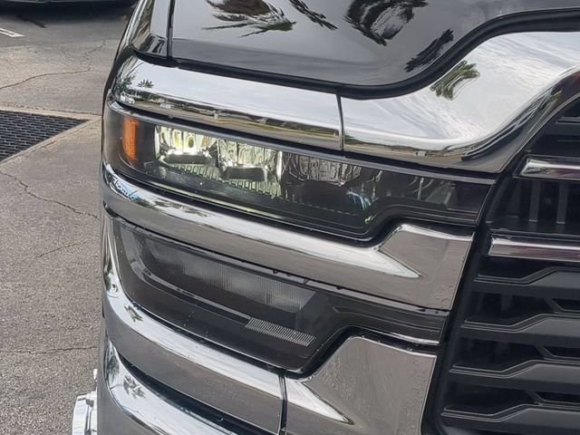 New 2026 Diamond Black Crystal Pearl-Coat Exterior Paint RAM Tradesman image 10