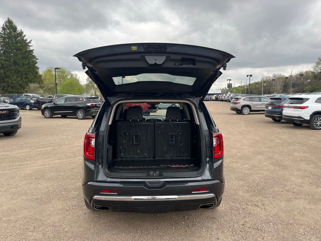 Used 2022 Hunter Green GMC Denali image 11