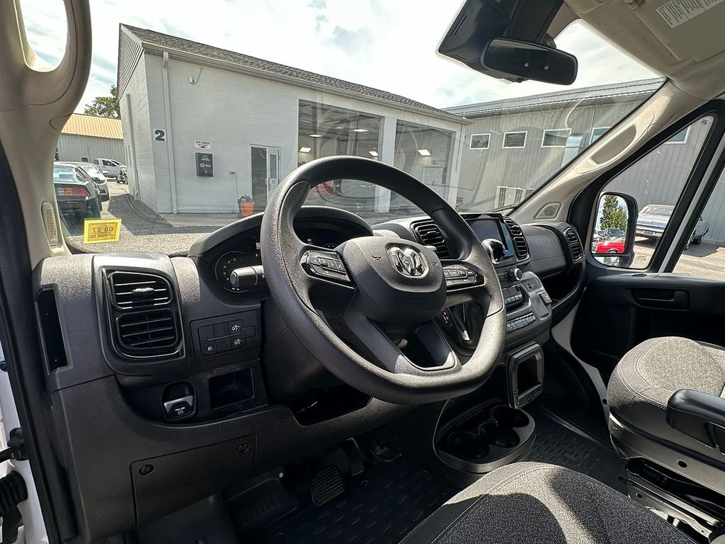 Used 2025 White Ram Base image 29