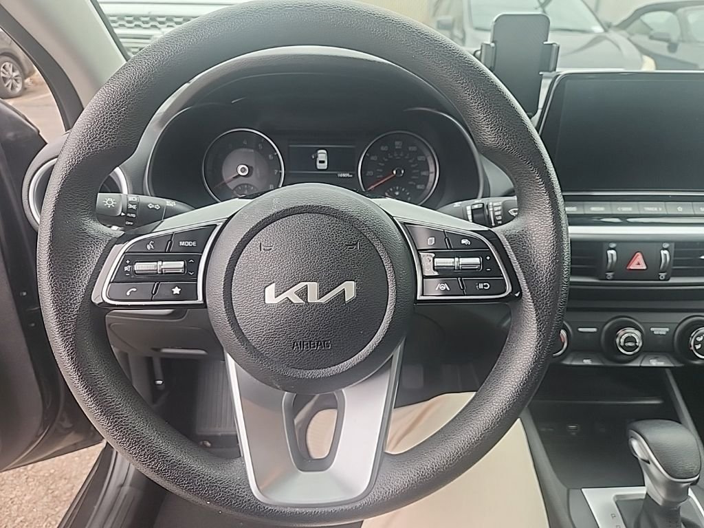 Used 2024 Black Kia LXS image 21