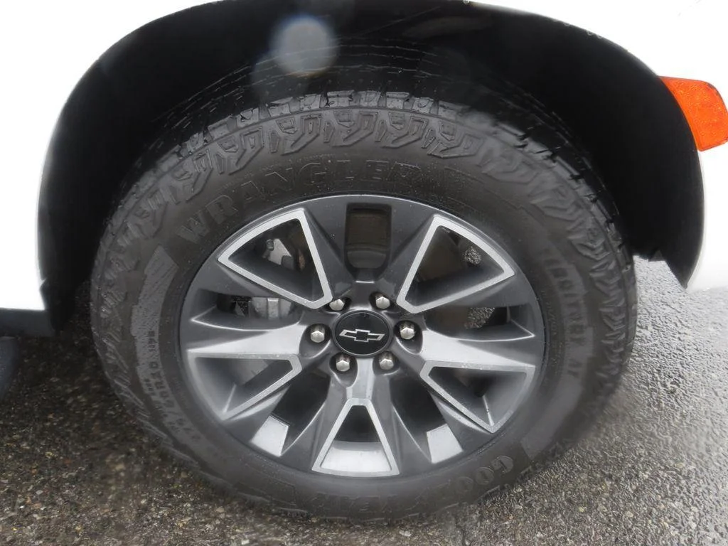 Used 2024 Summit White Chevrolet Z71 image 11