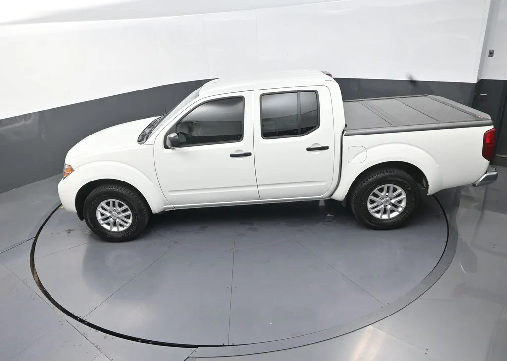 Used 2017 White Nissan SV image 17