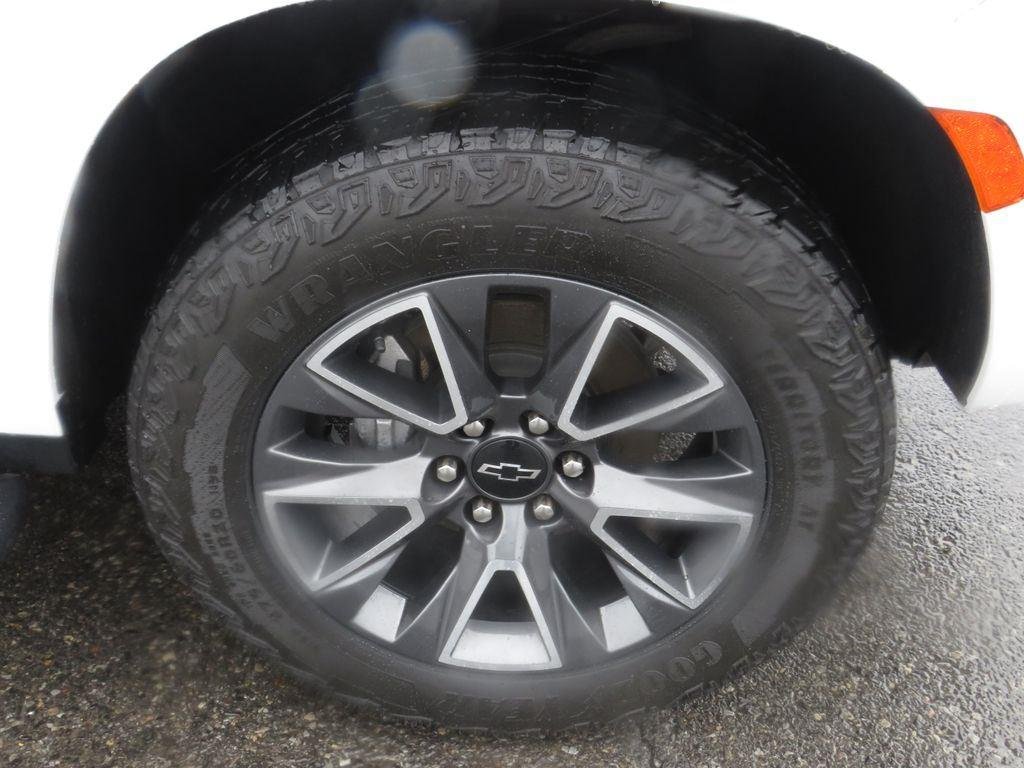 Used 2024 Summit White Chevrolet Z71 image 11