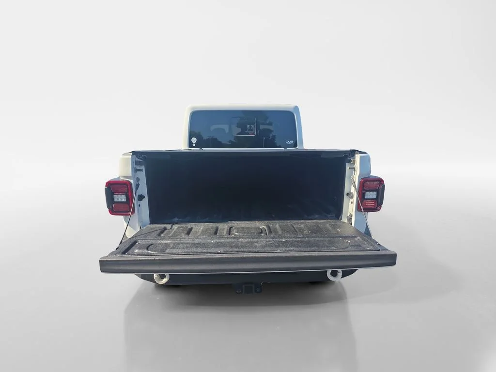 Used 2020 Bright White Clearcoat Jeep Overland image 25