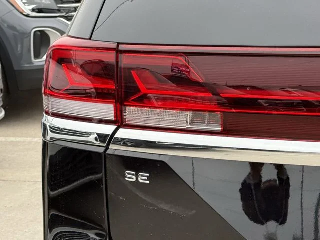 New 2026 Black Volkswagen 2.0T SE w/Technology image 5