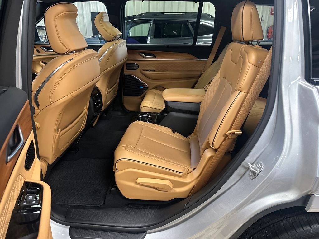 Used 2023 Silver Jeep Summit image 27