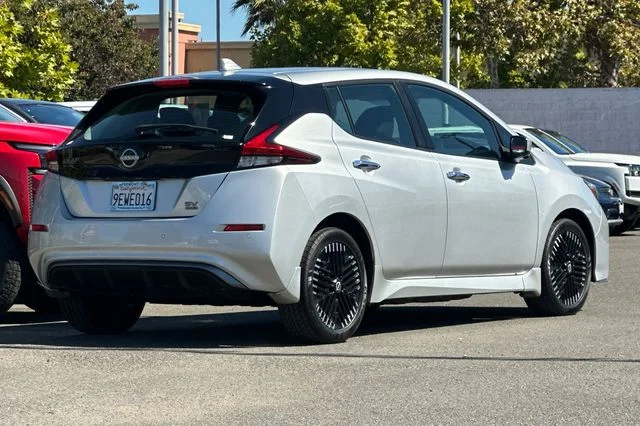 Used 2023 Silver Nissan SV Plus image 4